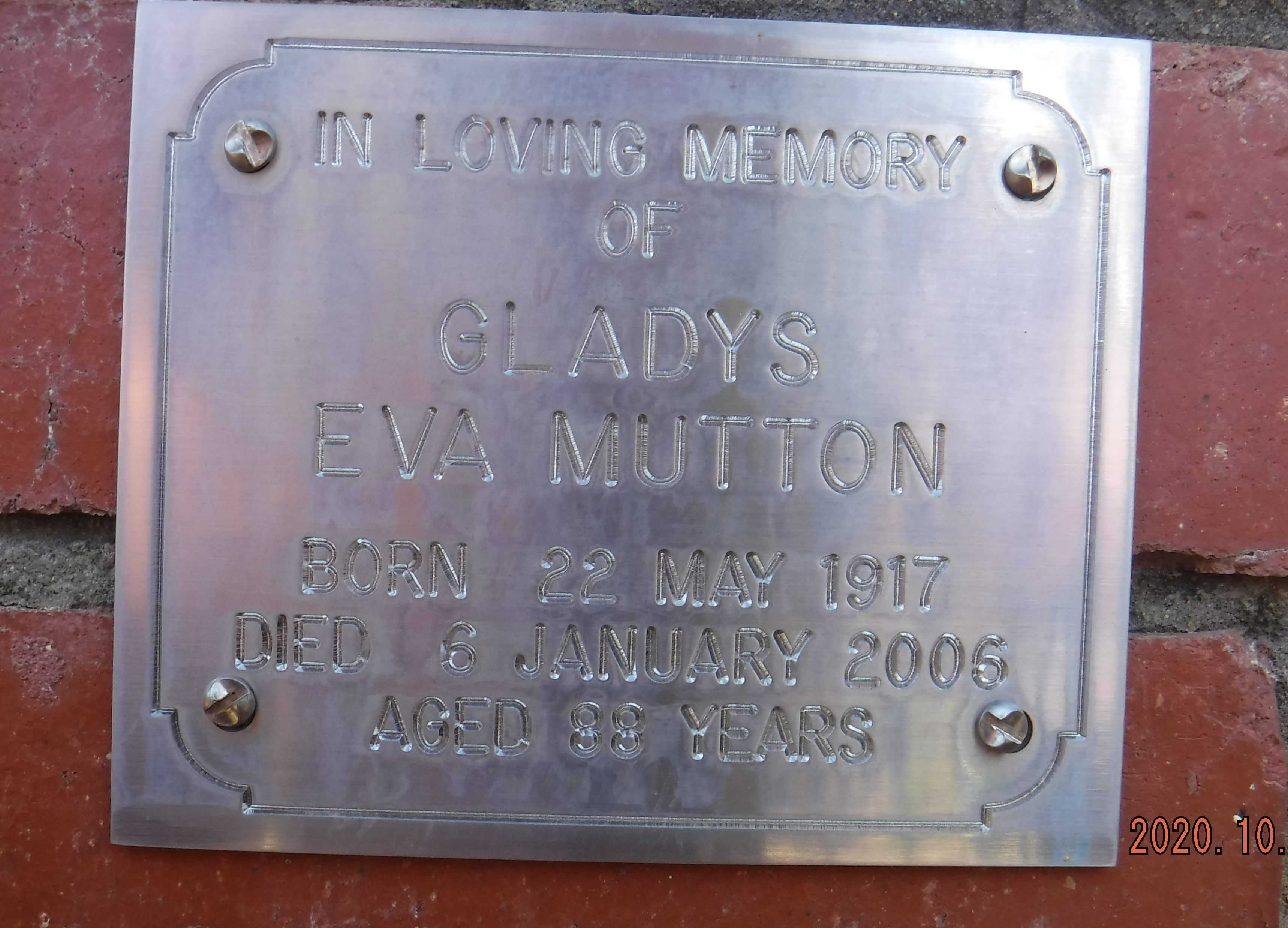 MUTTON Gladys.JPG