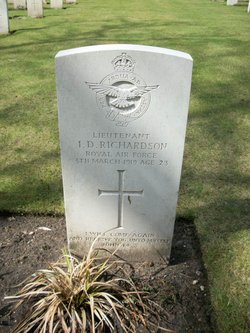 Richardson Ian Dacre grave.jpg